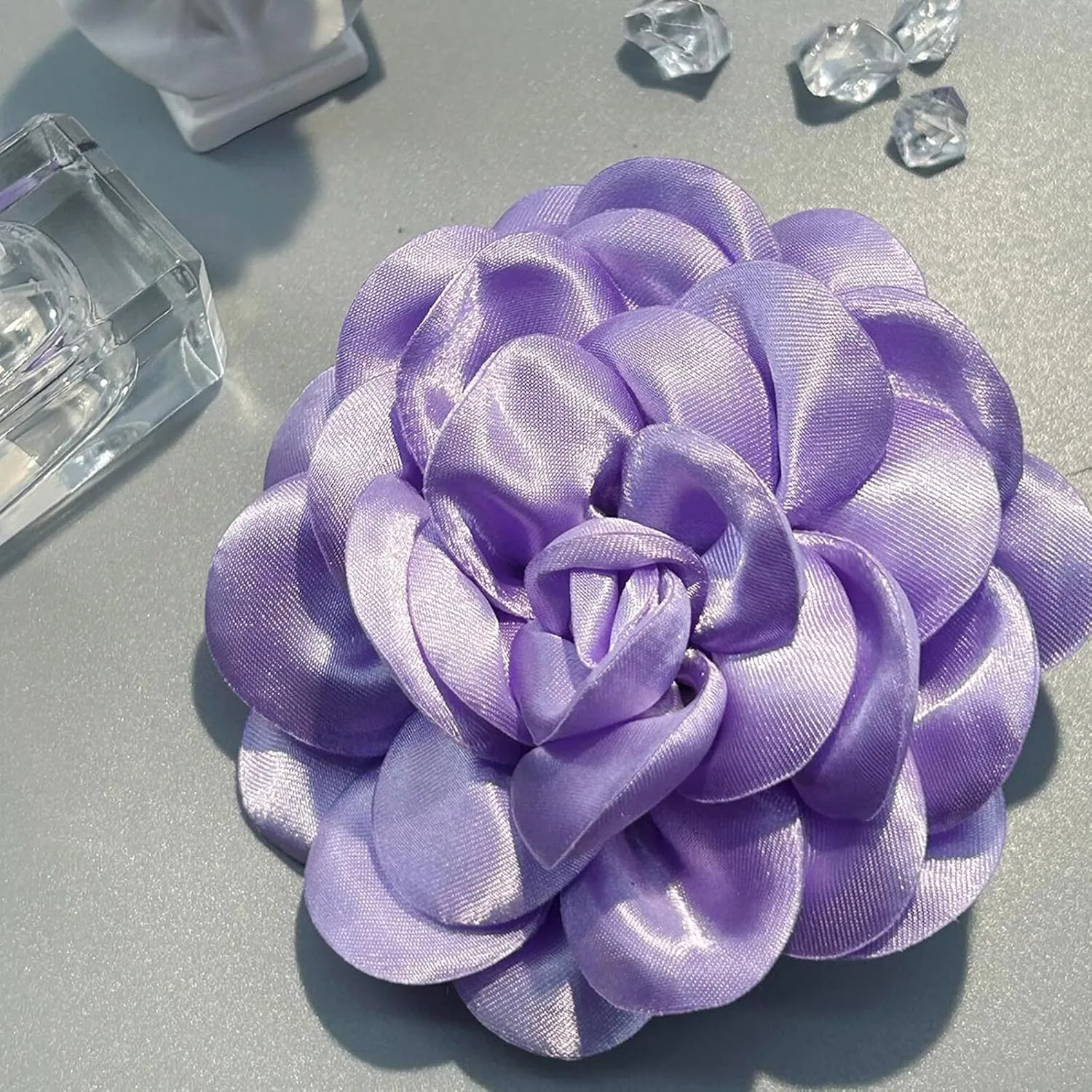 Elegant Large Rose Flower Brooches Lapel Pins Handmade Dainty Satin Fabric Brooches Big Camellia Flower Brooch Pin for Women Wedding Part Dance Dress Suit Clothes Accessories Jewelry