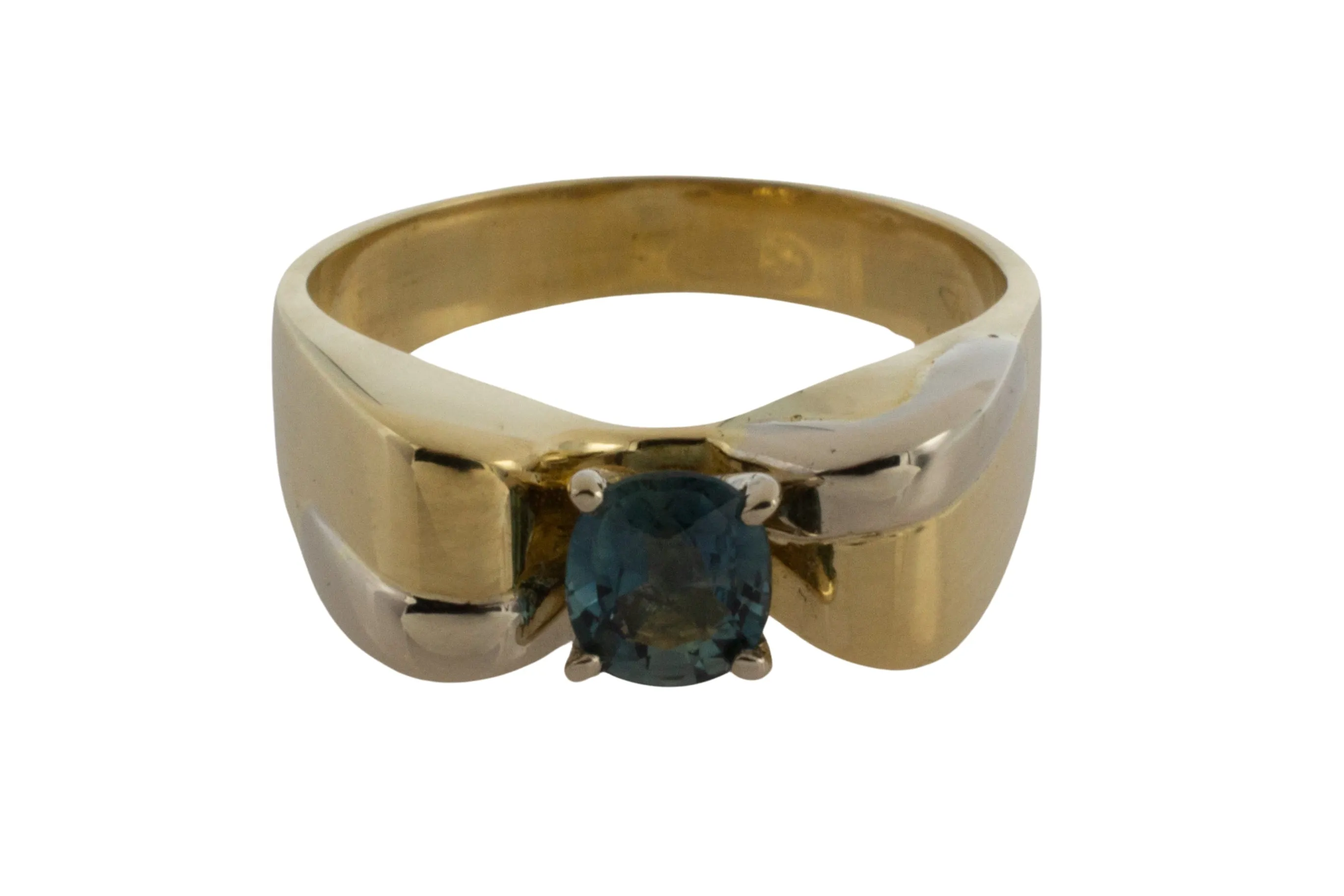 Vintage 18 carat gold ring with sapphire